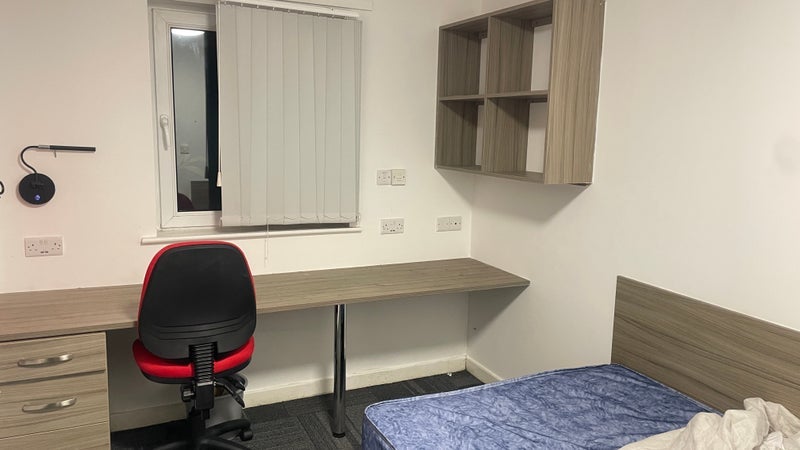 Room Gemini Road in Salford