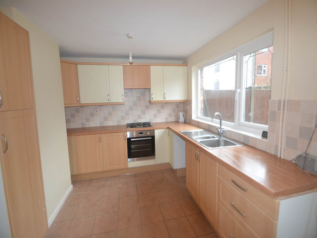 House Mounts Close in Madeley