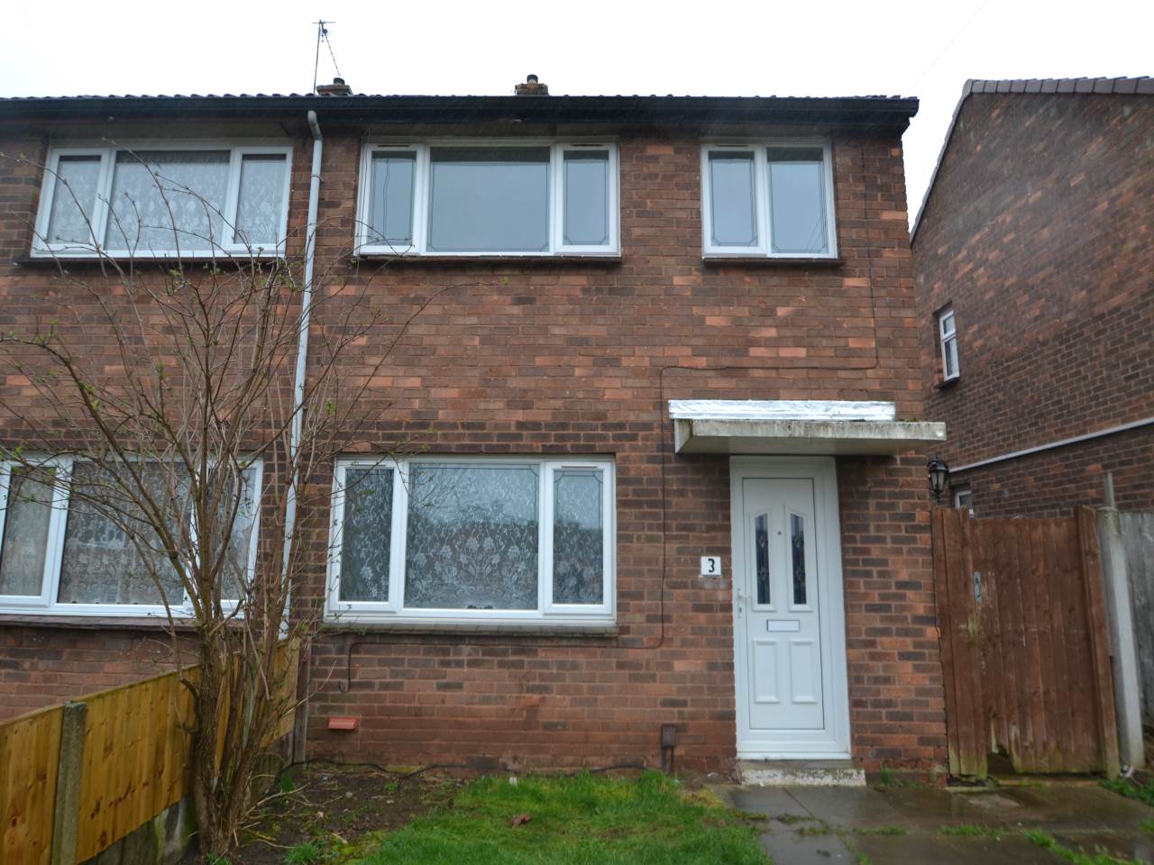 House Mounts Close in Madeley