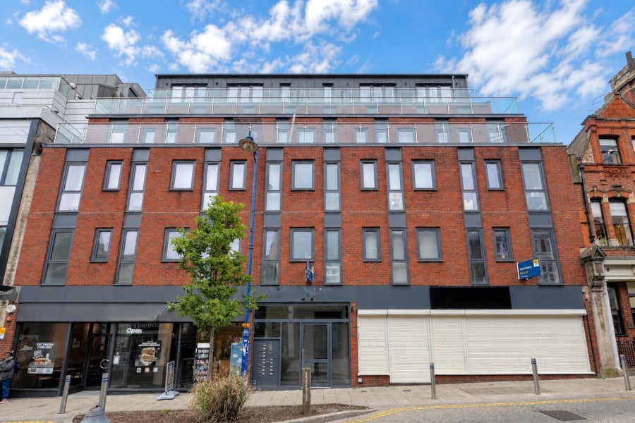 Flat Chertsey Road in Woking