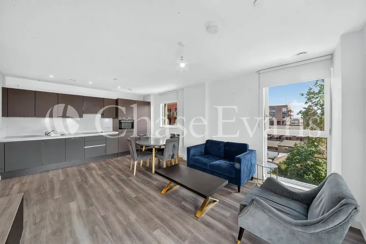 Flat Winkfield Road in Greater London
