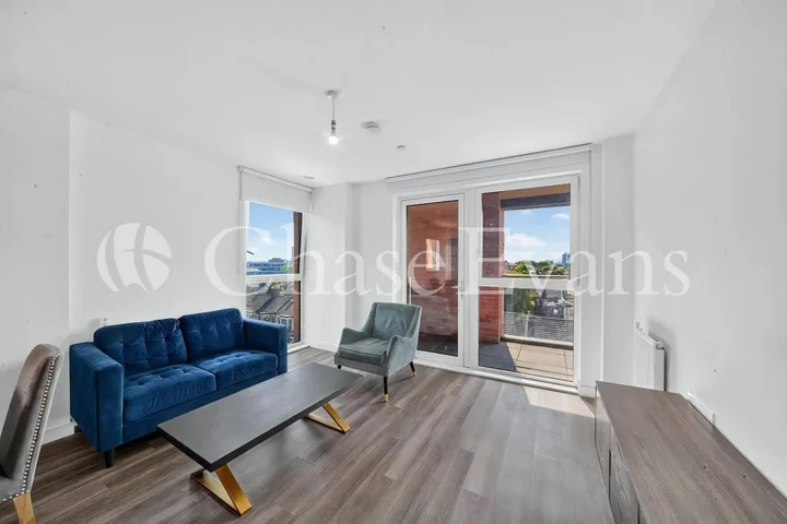 Flat Winkfield Road in Greater London