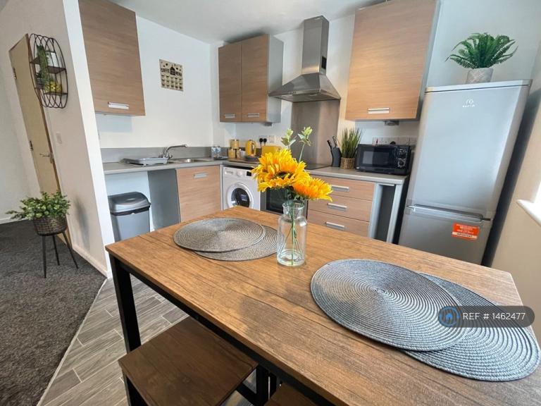 Flat Badgerdale Way in Derby