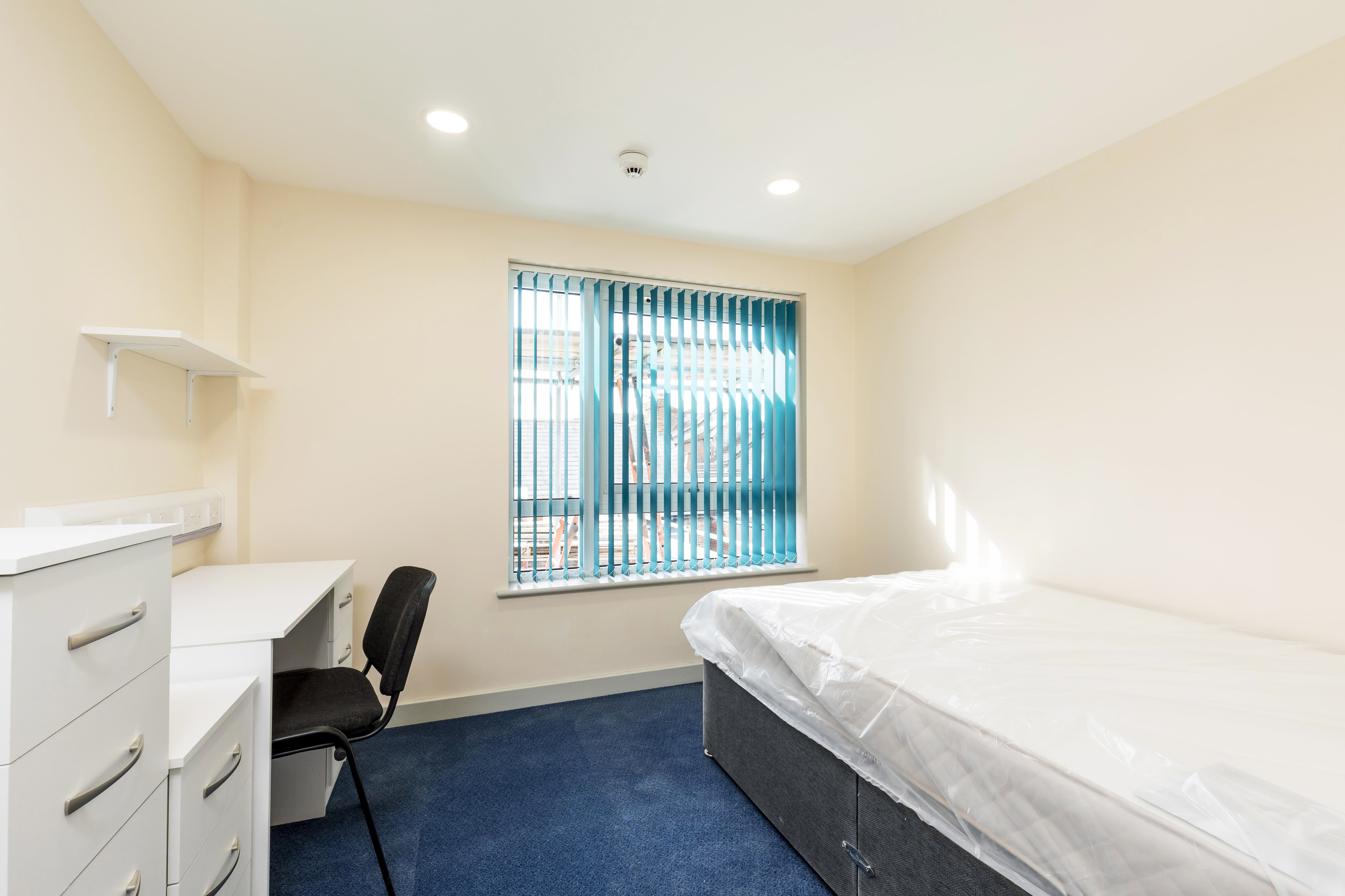 Room Fawcett Road in Portsmouth