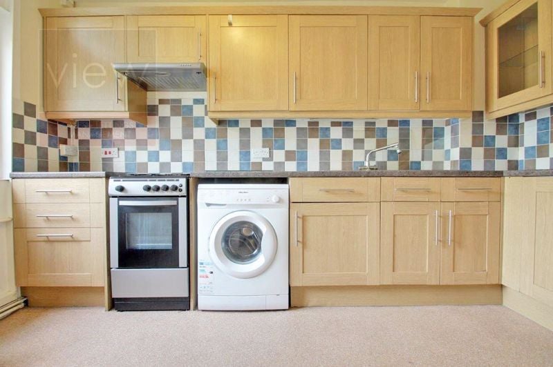 Flat Lyncott Crescent in Greater London