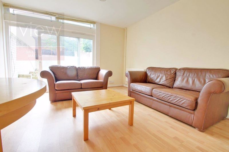 Flat Lyncott Crescent in Greater London