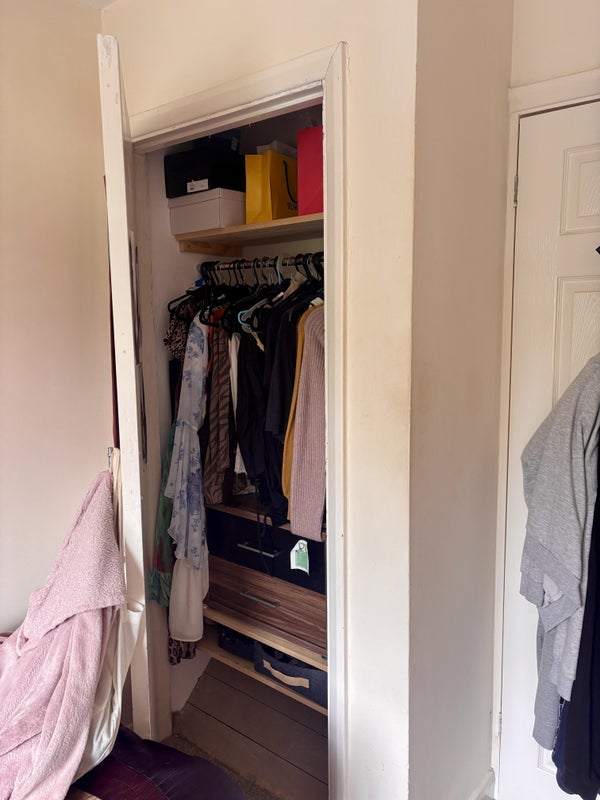 Room Roundhay Close in Greater London
