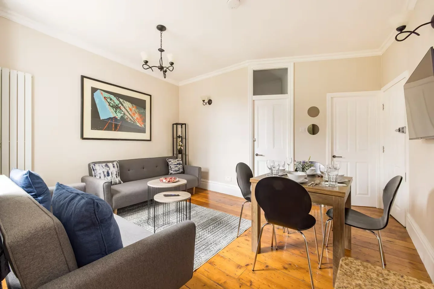 Flat Lyndhurst Grove in Greater London