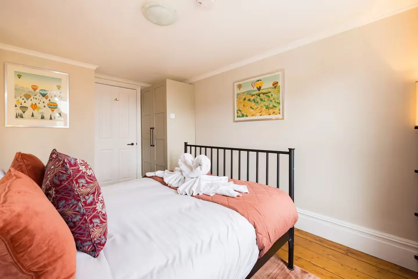 Flat Lyndhurst Grove in Greater London