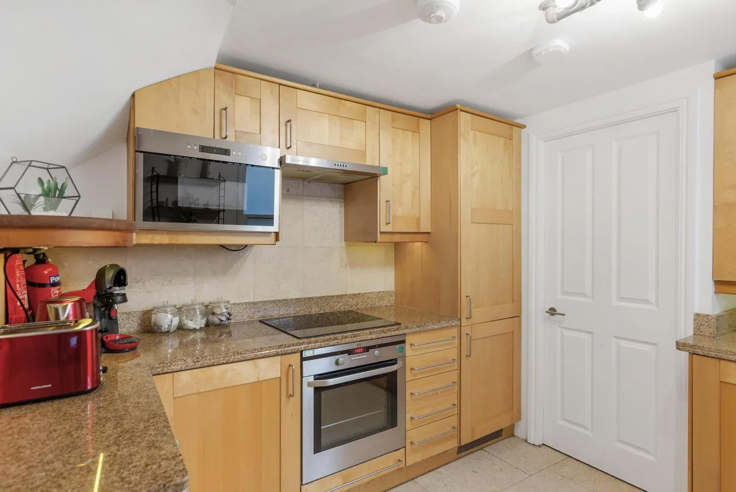 Flat Lyndhurst Grove in Greater London