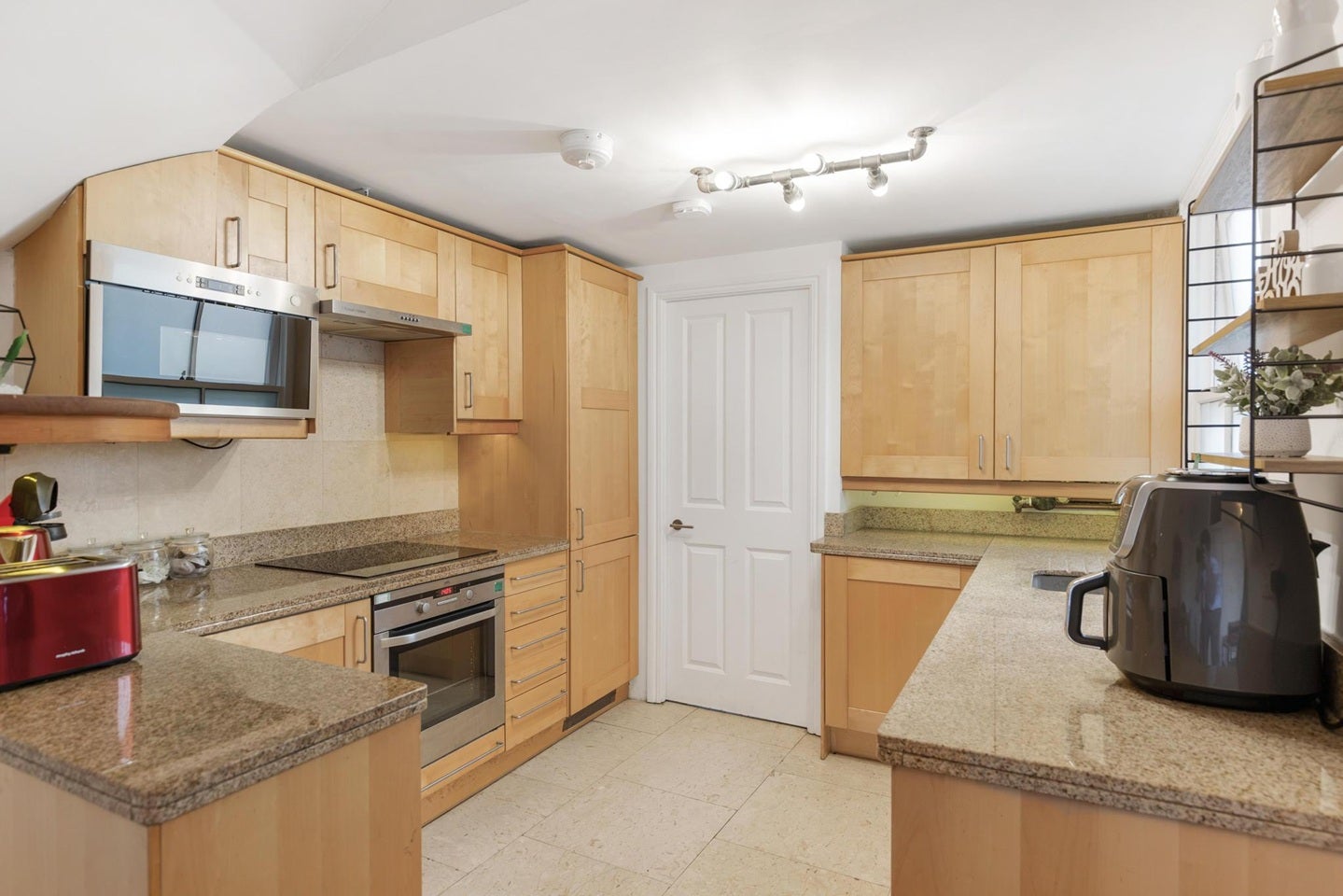Flat Lyndhurst Grove in Greater London