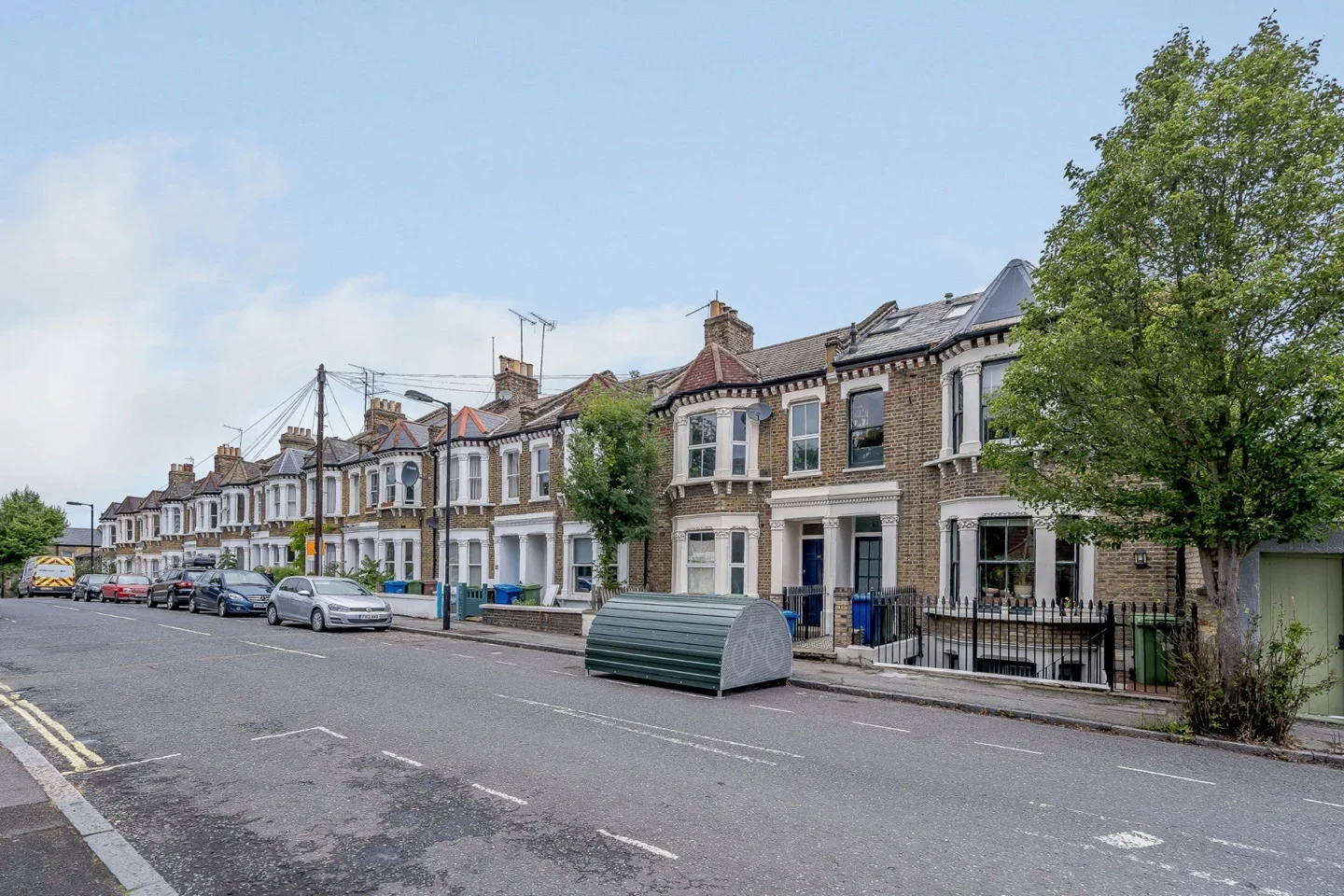 Flat Lyndhurst Grove in Greater London