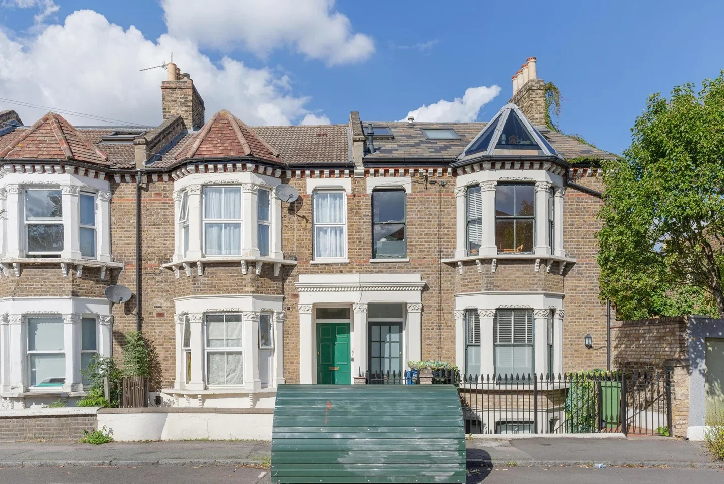 Flat Lyndhurst Grove in Greater London