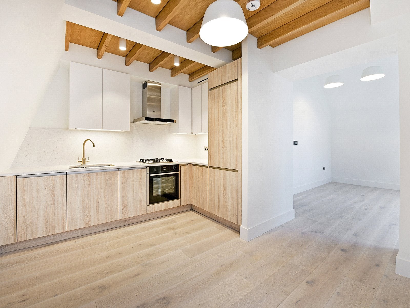 Flat Newport Court in City of Westminster