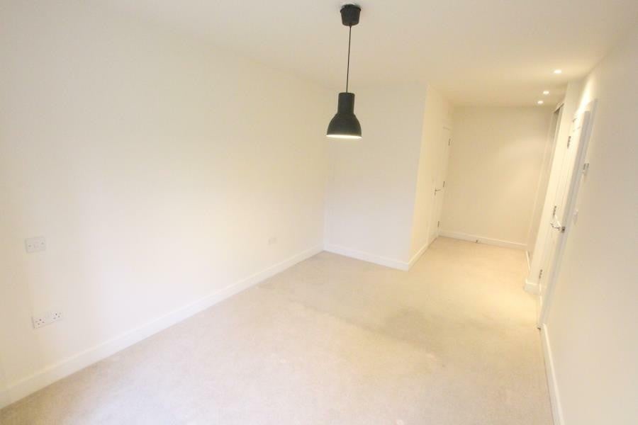 Flat Sheerwater Road in Woking