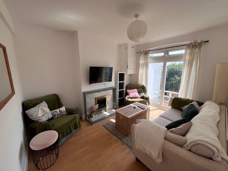 Room Hebdon Road in Greater London