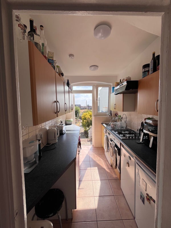 Room Hebdon Road in Greater London