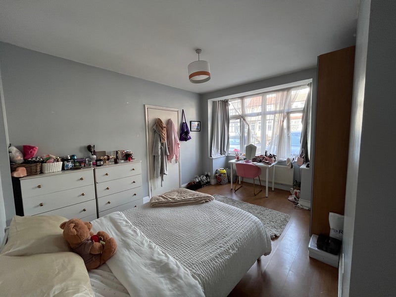 Room Hebdon Road in Greater London