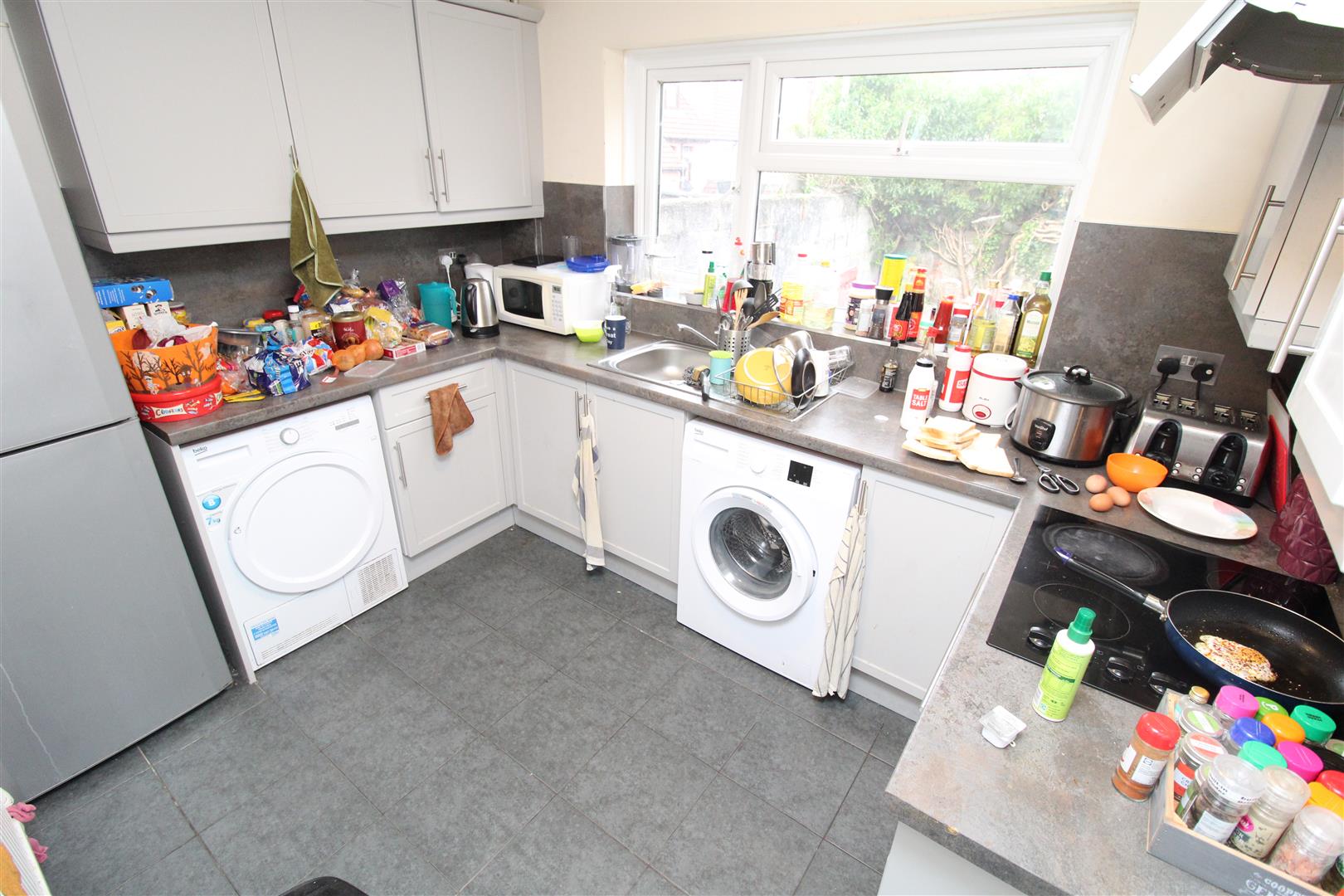 Room Hilda Street in Pontypridd