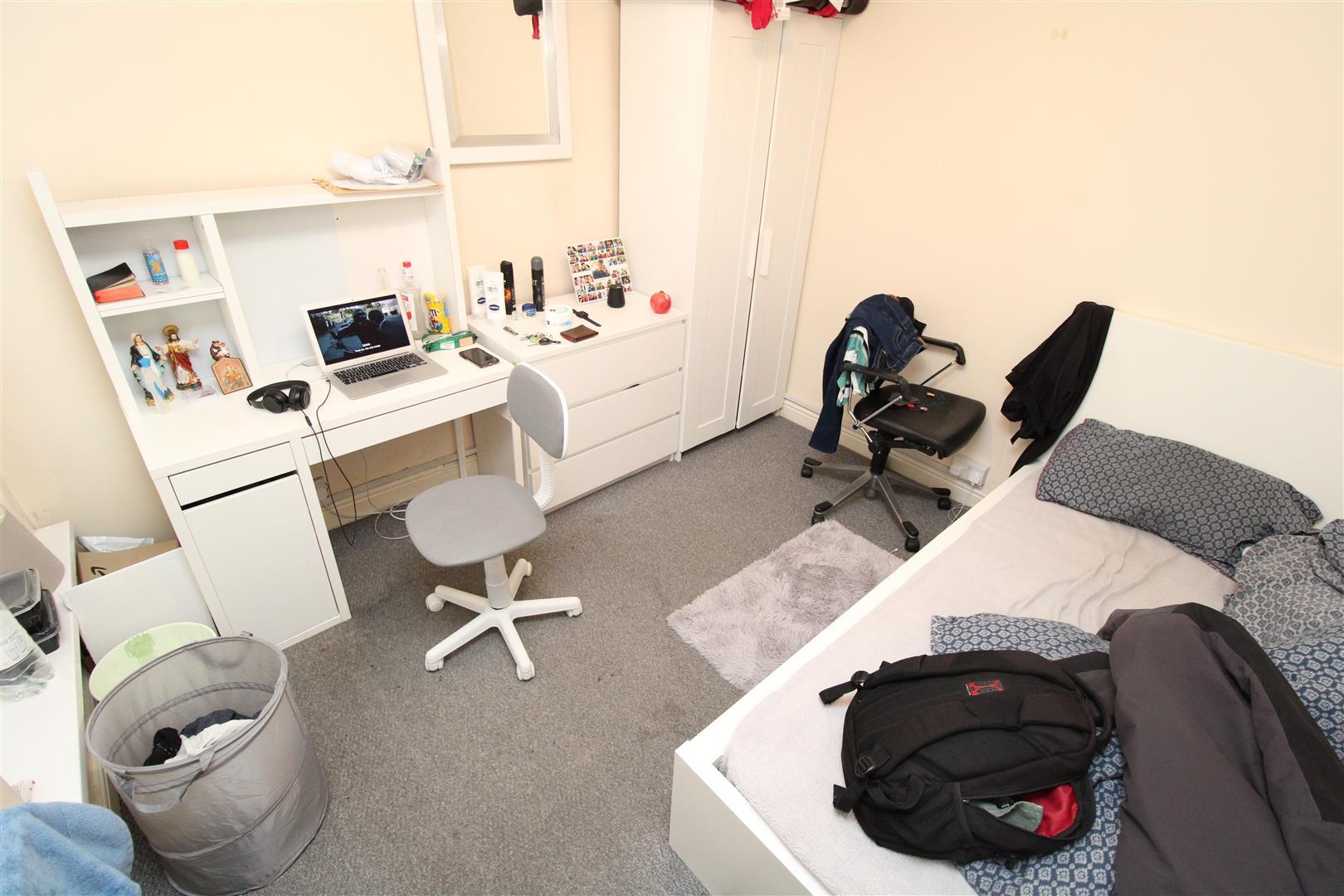 Room Hilda Street in Pontypridd