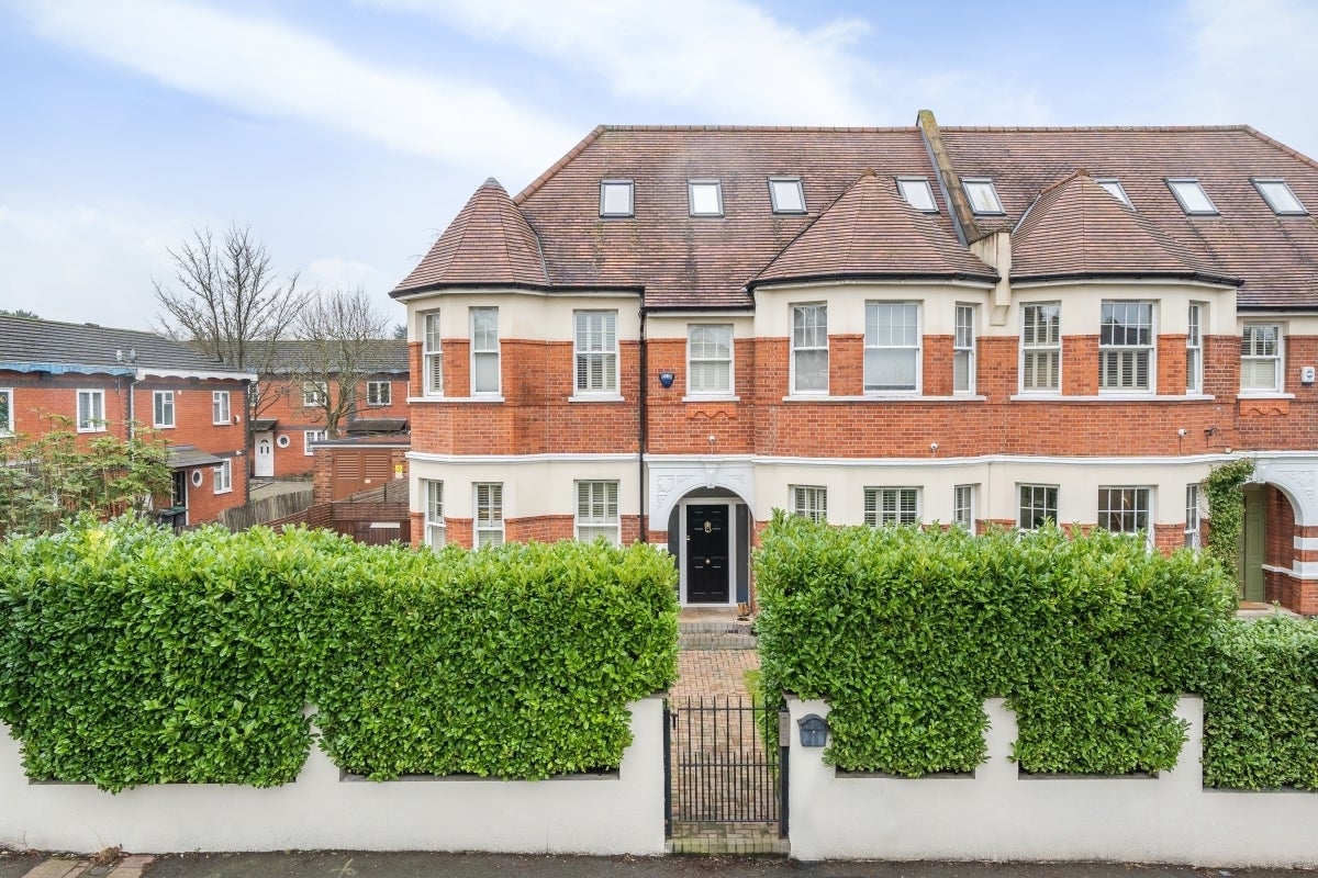 House Coppetts Road in Greater London