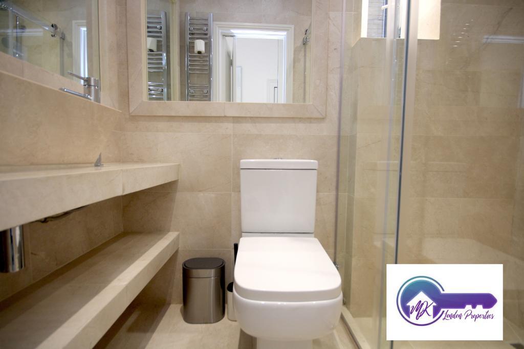 Room Mortimer Crescent in Greater London