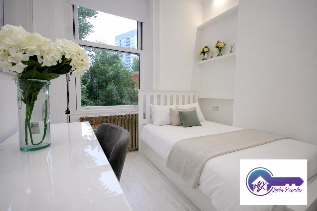 Room Mortimer Crescent in Greater London