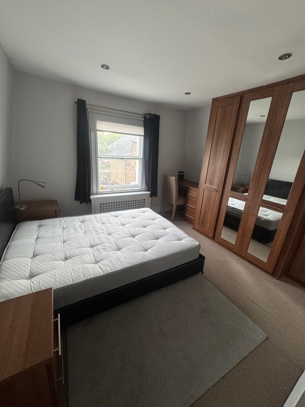 Flat Ducie Street in Greater London