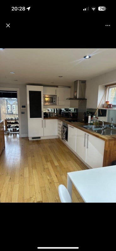 Flat Ducie Street in Greater London
