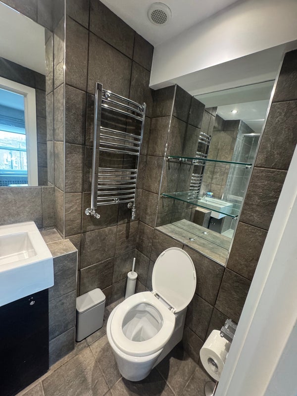 Flat Ducie Street in Greater London