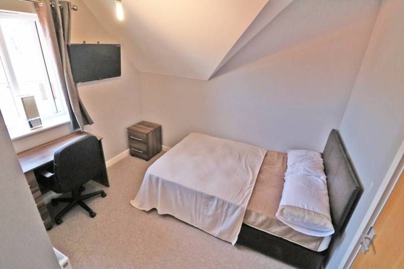 Room Horace Close in Shortstown
