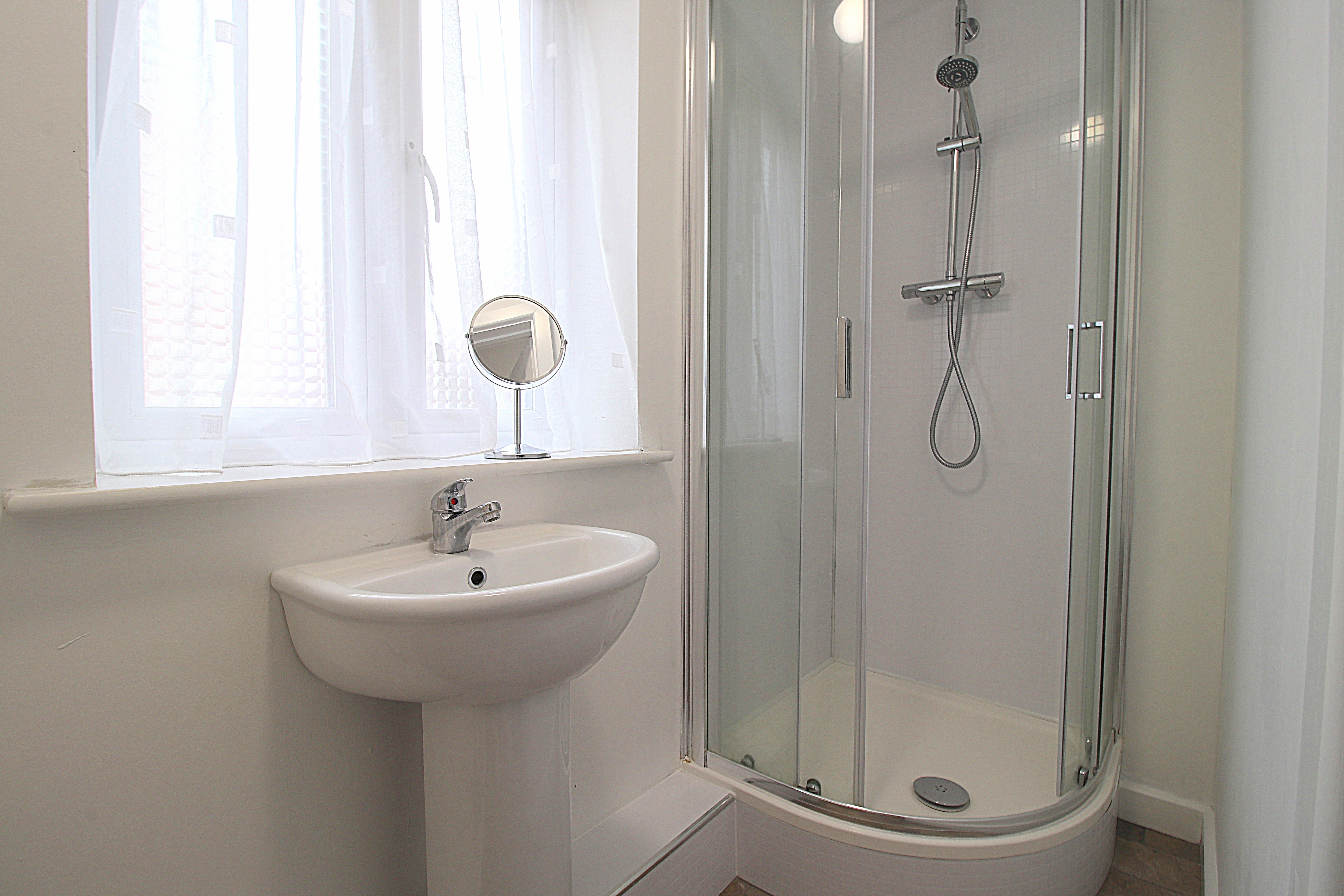 Room Horace Close in Shortstown