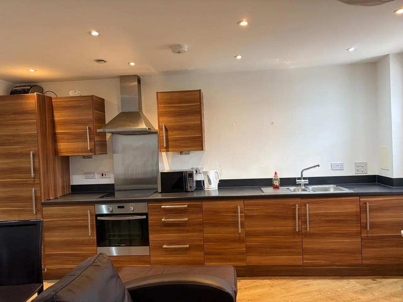 Flat Garratt Lane in Greater London