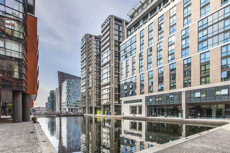 Flat Harbet Road in City of Westminster