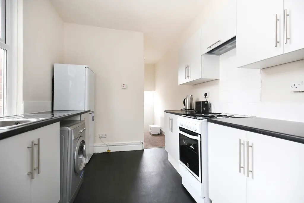 Flat Lonsdale Terrace in Newcastle upon Tyne
