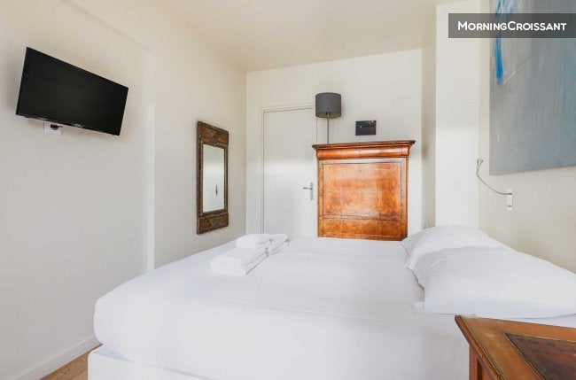 Flat Rue Mesnil in Paris