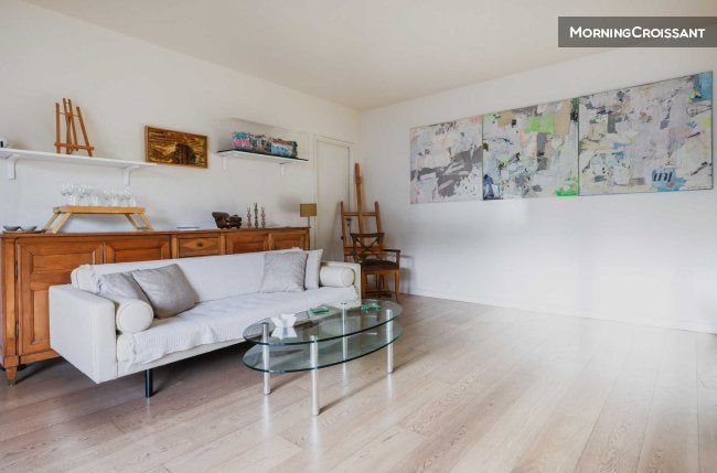 Flat Rue Mesnil in Paris