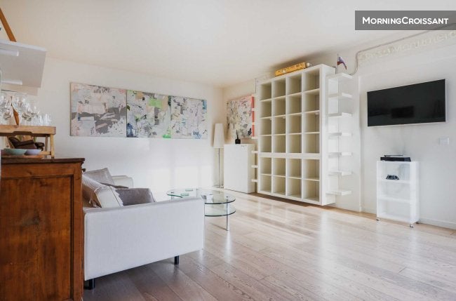 Flat Rue Mesnil in Paris