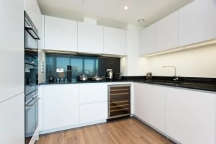 Flat Alie Street in Greater London
