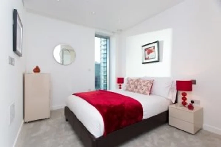 Flat Alie Street in Greater London