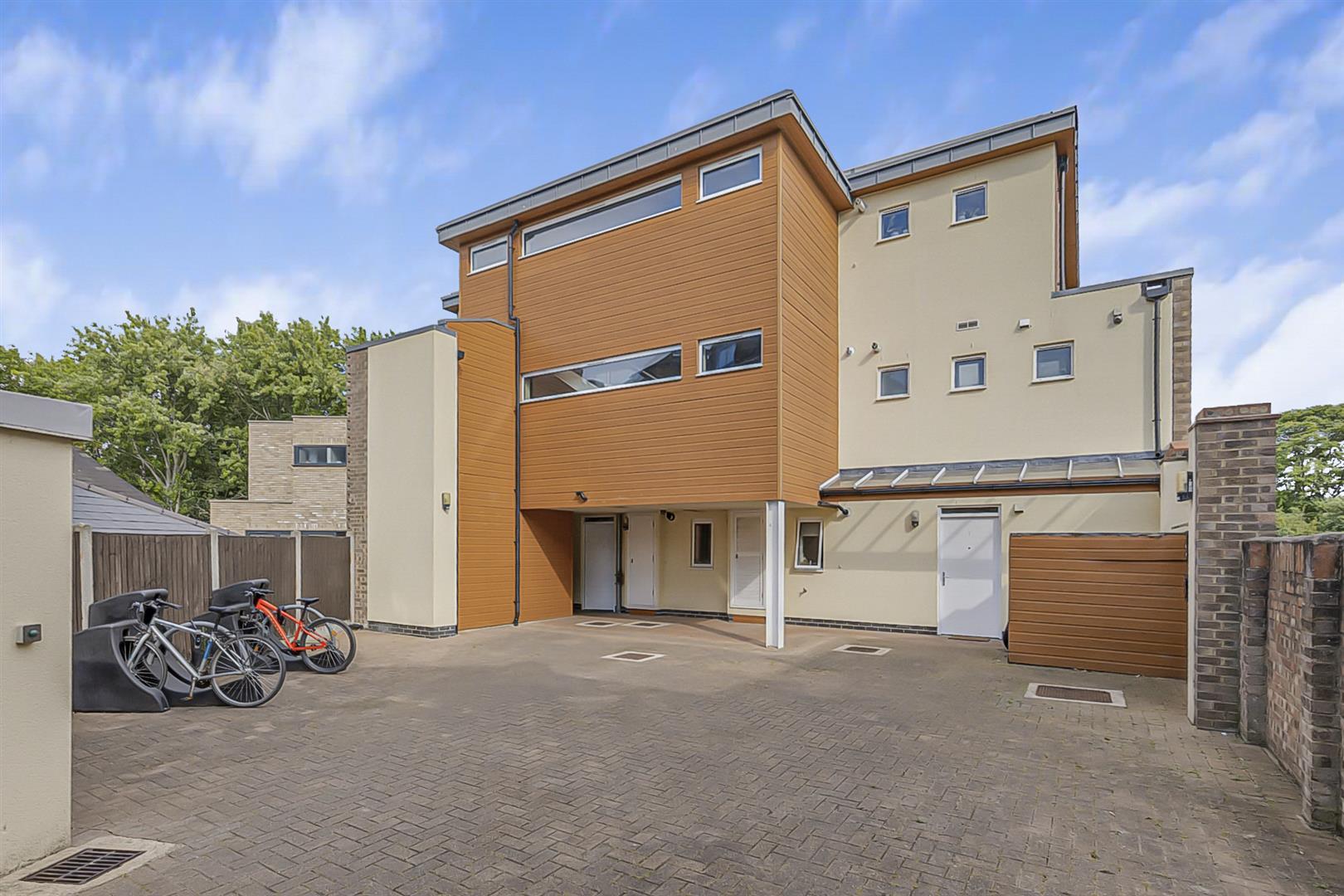 Flat South Birkbeck Road in Greater London
