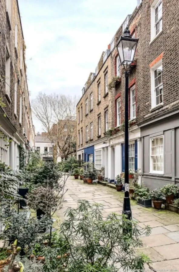 Flat Fitzroy Street in Greater London