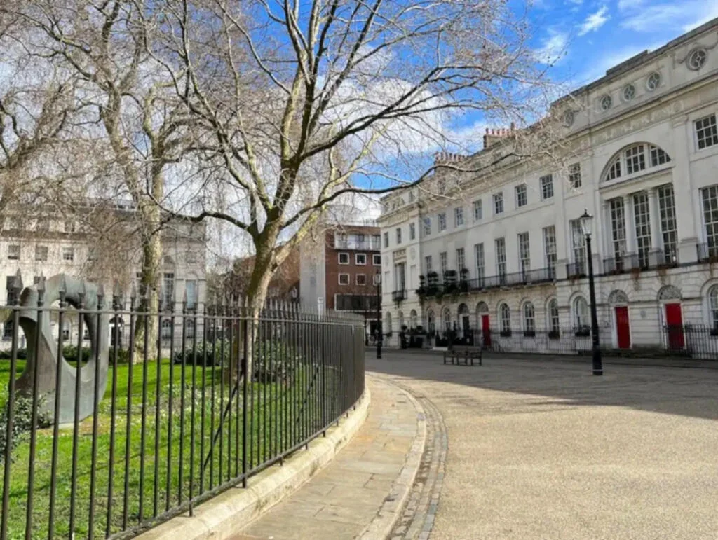 Flat Fitzroy Street in Greater London