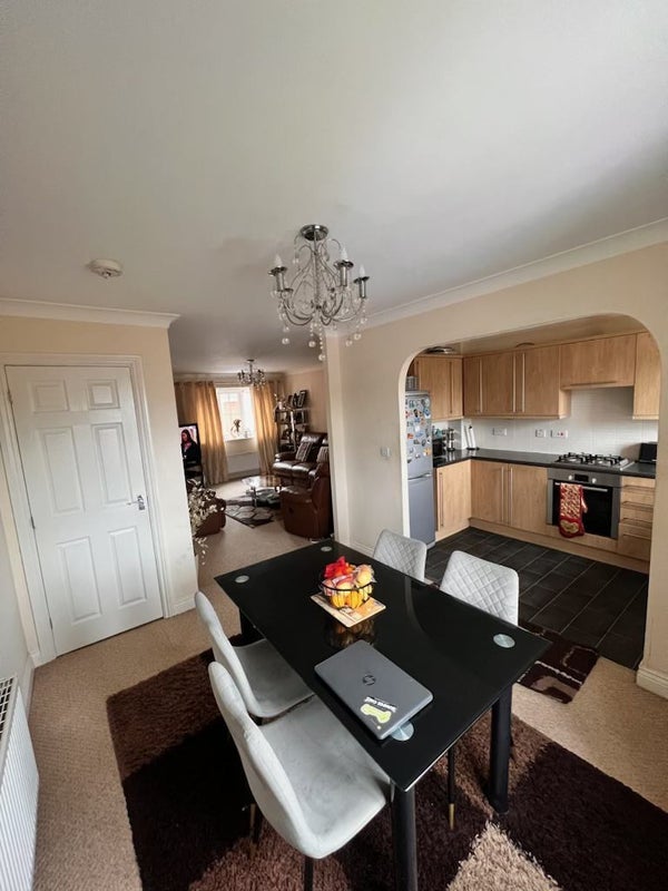 Room Waterford Place in Wakefield