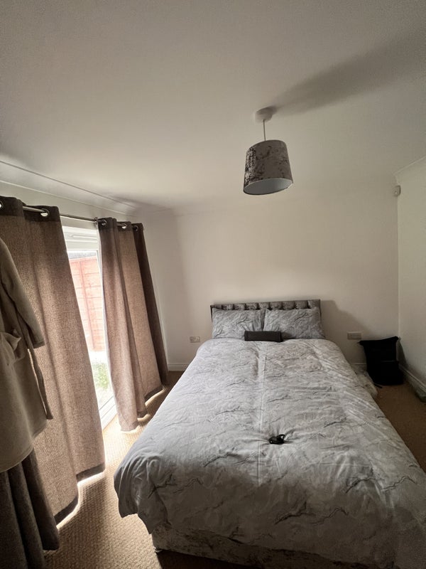 Room Waterford Place in Wakefield