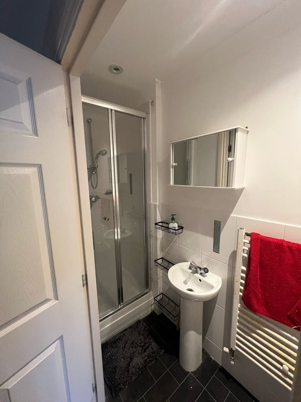 Room Waterford Place in Wakefield