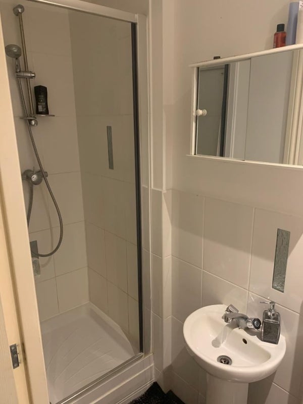 Room Waterford Place in Wakefield