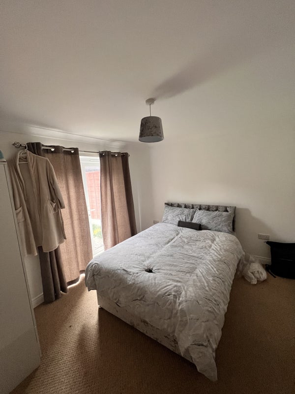 Room Waterford Place in Wakefield