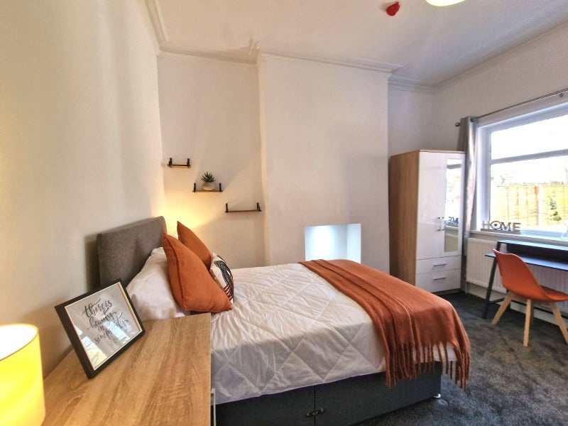 Room Gillott Road in Birmingham