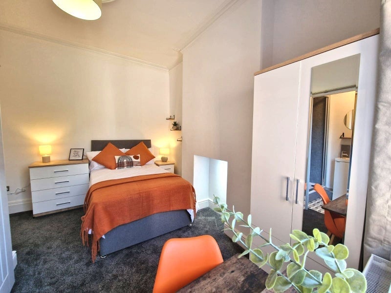 Room Gillott Road in Birmingham